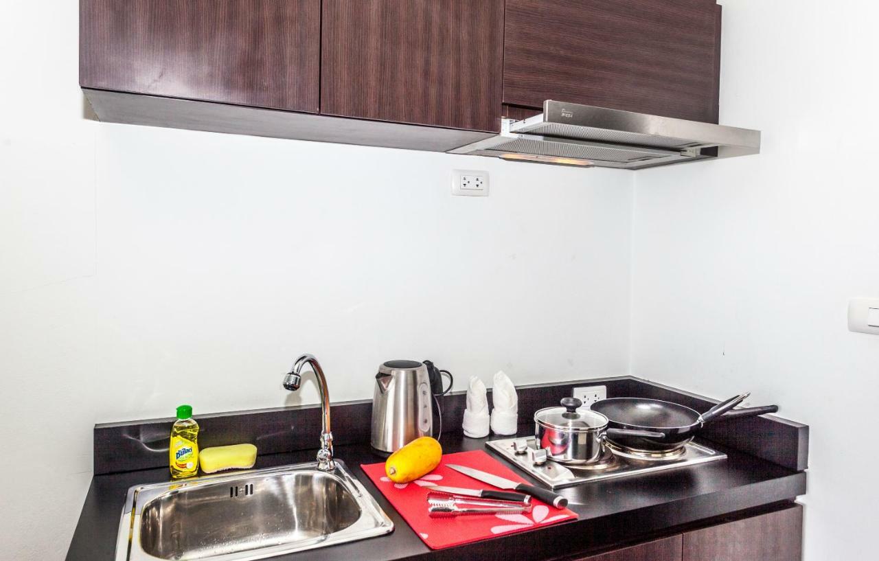Wazza's Patong Apartment Esterno foto