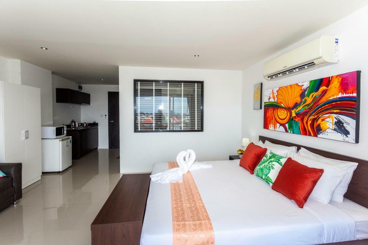Wazza's Patong Apartment Esterno foto